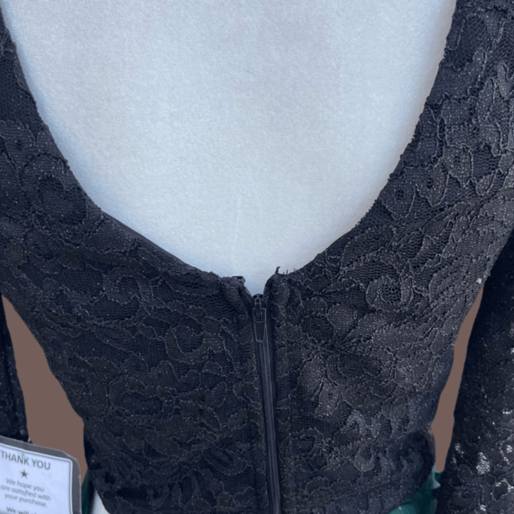 City Studio Lace Top | Black Scalloped V-Neck | Size 3 | Vintage - Picture 4 of 4